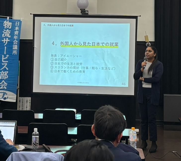 日本の運送会社に外国人雇用について発表するアイエーシャーの写真